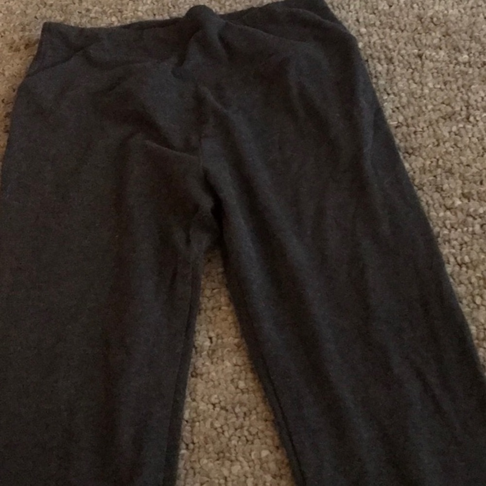 xsm bottom rt leg slight discolor